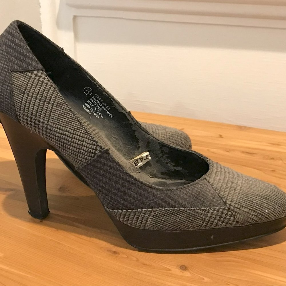 Isaac Mizrahi for Target Andrea Plaid Tweed Gray Black Heels Pumps Size 7.5